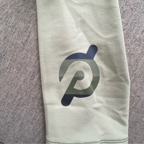 Peloton Green Sage Cadence Workout Activewear - Picture 3 of 4